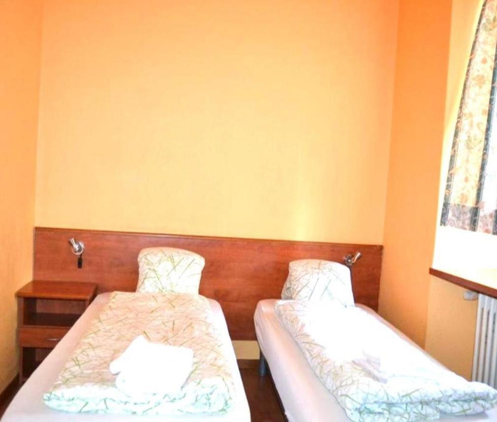 Hotel Leon D'Or Белинцона Екстериор снимка